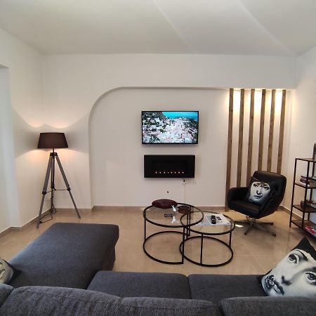 Grey Swan - Modern & Stylish Apartment With Private Parking Volos Exteriér fotografie