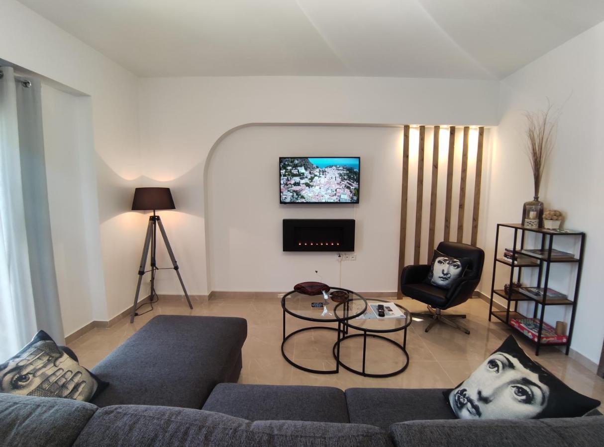 Grey Swan - Modern & Stylish Apartment With Private Parking Volos Exteriér fotografie